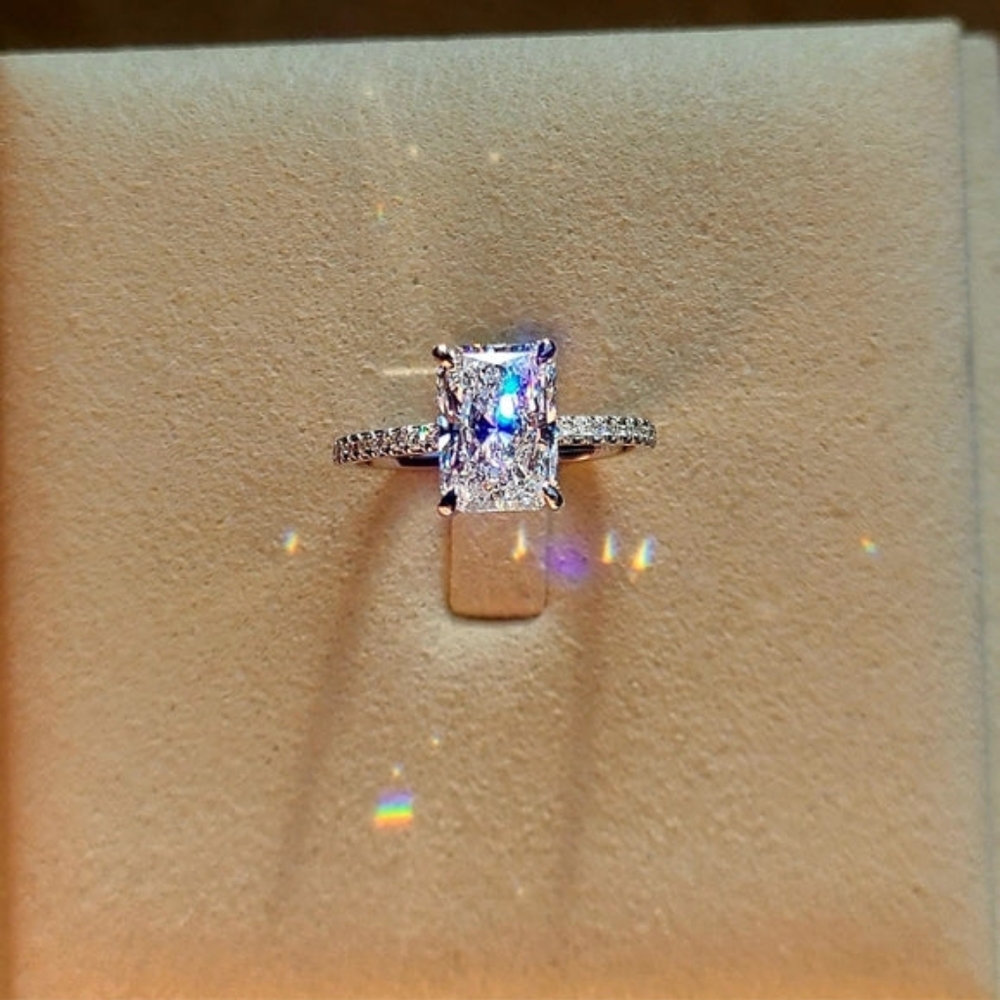 Solid 18k gold 2.51ct (D VS1) lab radiant diamond ring with side lab diamond